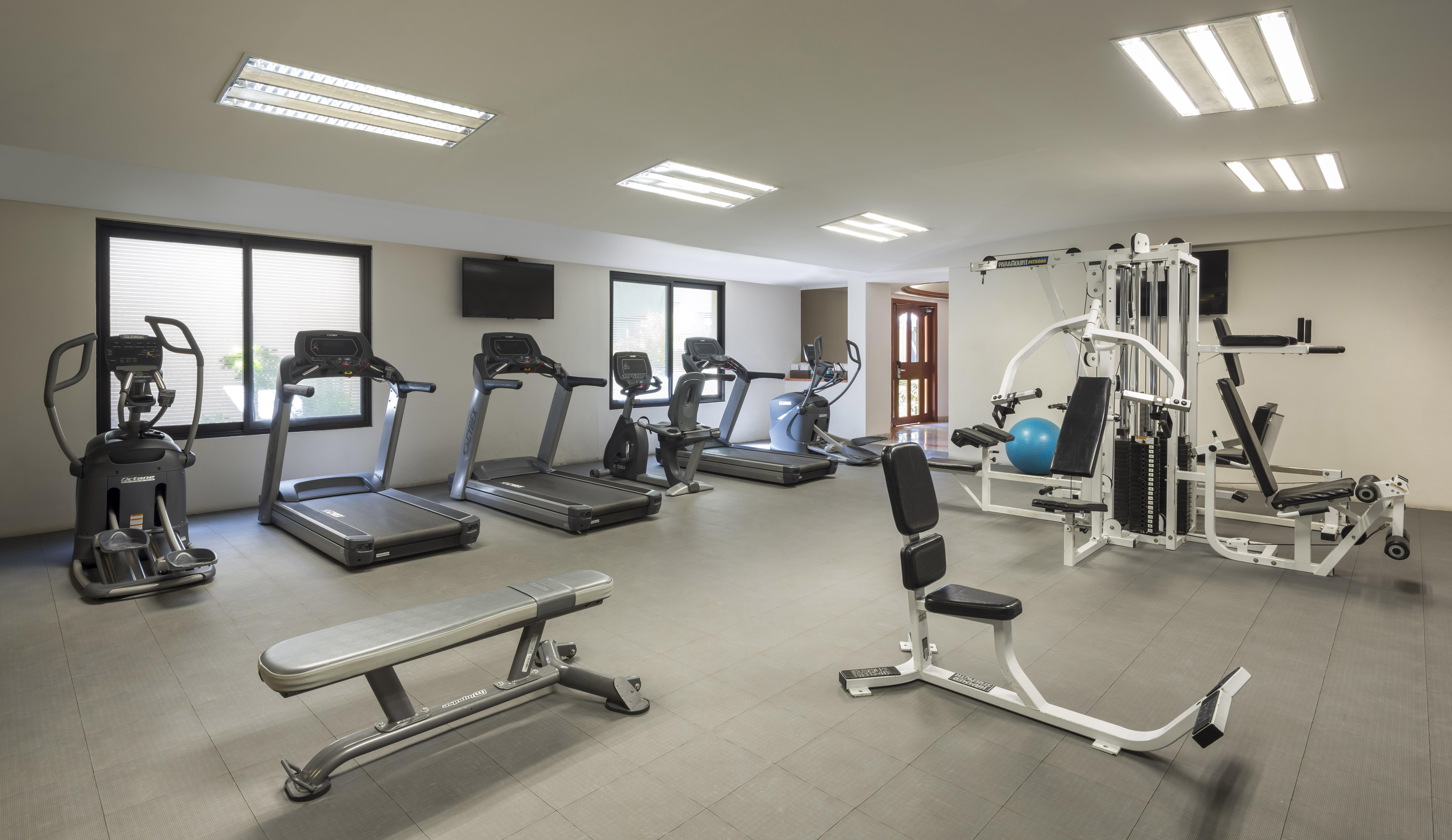 מלון ספופן Camino Real Guadalajara מראה חיצוני תמונה The gym at the hotel