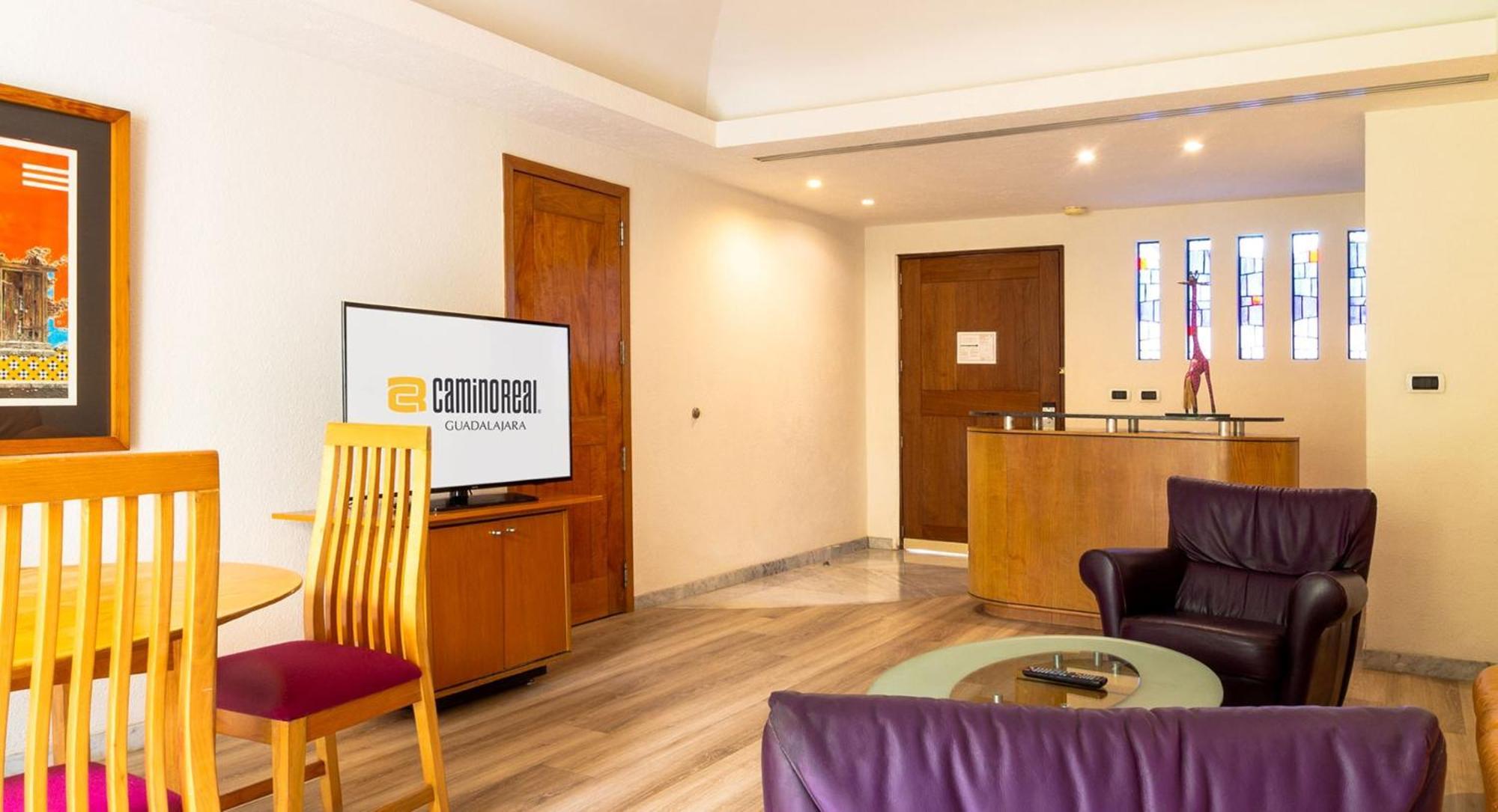 מלון ספופן Camino Real Guadalajara מראה חיצוני תמונה A living room at Cinnamon Lakeside