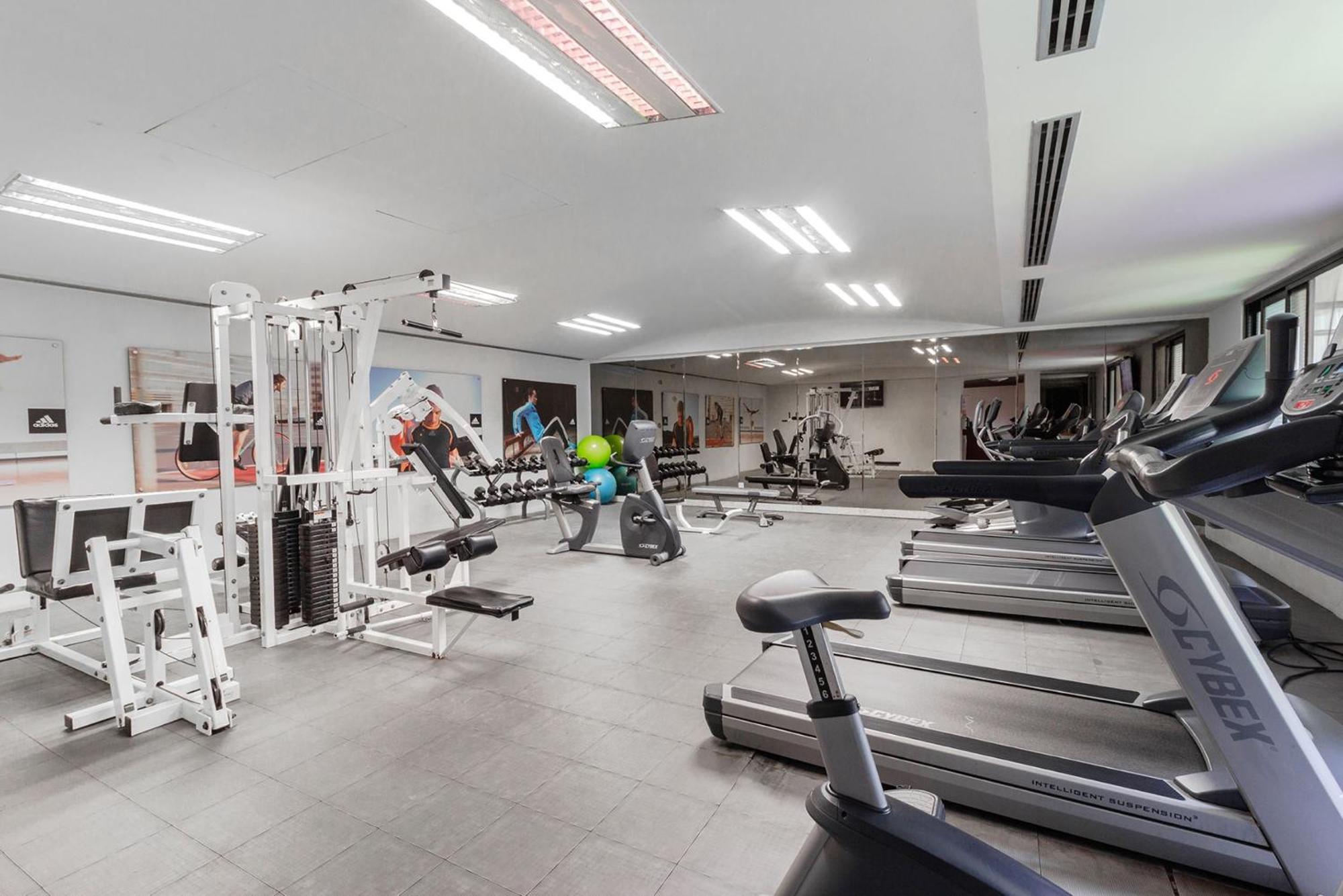 מלון ספופן Camino Real Guadalajara מראה חיצוני תמונה The gym at the University of Law, Birmingham
