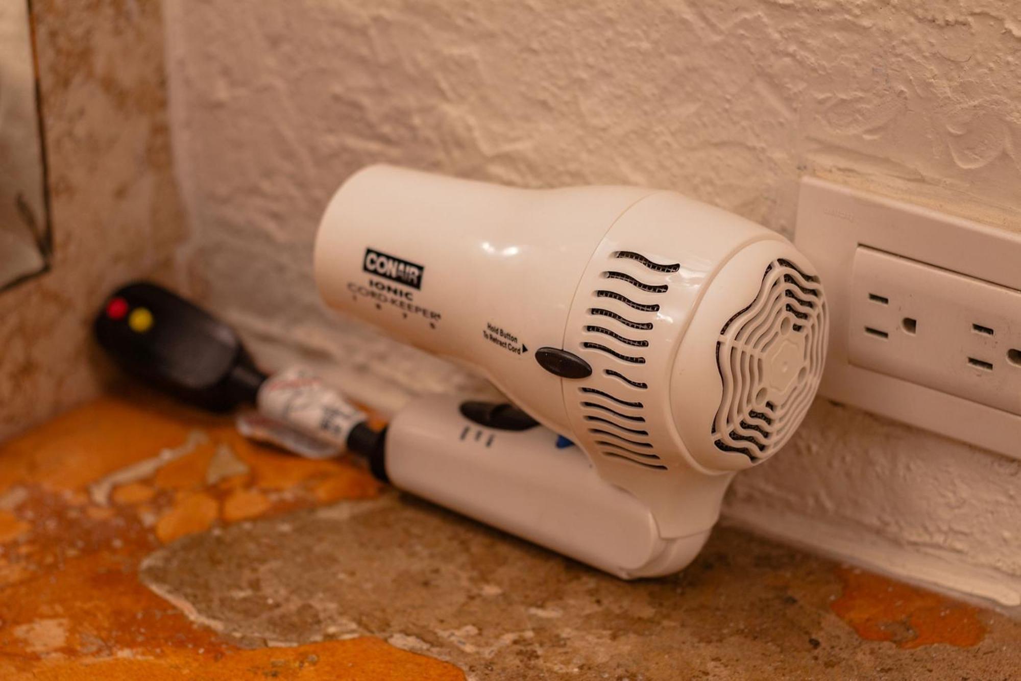מלון ספופן Camino Real Guadalajara מראה חיצוני תמונה A hair dryer